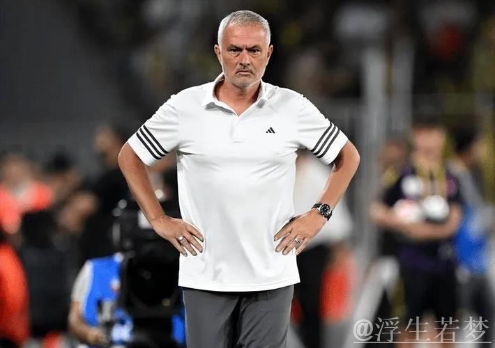 穆帅62岁再陷危机：带队1年无冠+冲突频发 或将下课索赔全额违约金